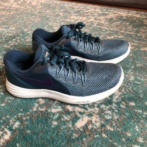 Nike dark blue women’s tennis shoe size 8